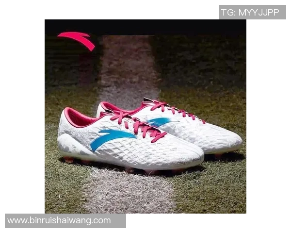 足球穿鞋的选择与搭配技巧助你在球场上尽显风采与实力